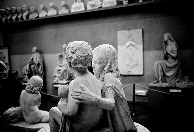 black & white CC0 High-Resolution love moody sculpture statue Stock free photo CC0