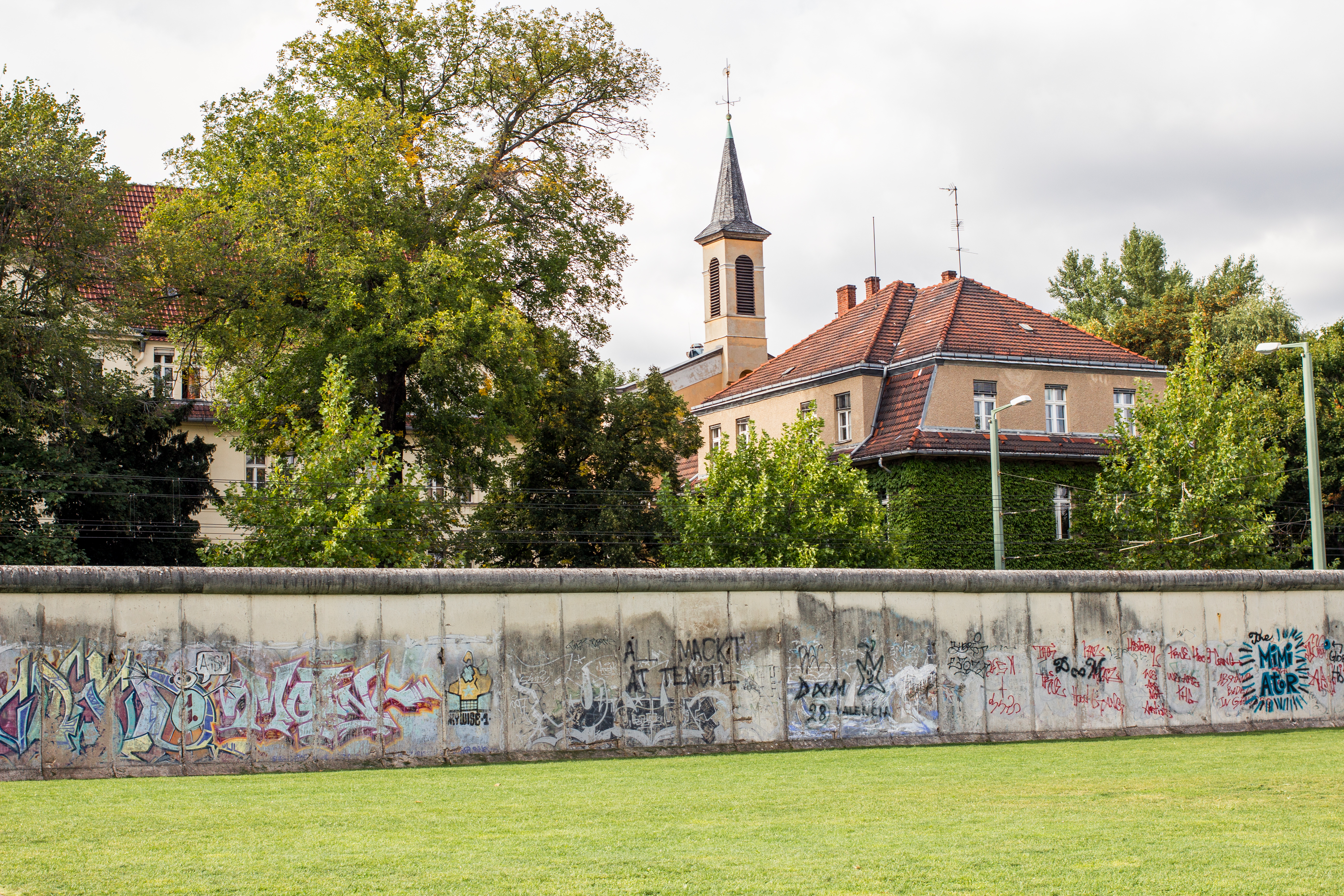 picography-berlin-wall-graffiti-germany-park-green-street-art.jpg