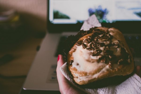 cake CC0 Chocolate Coffee computer eating food High-Resolution keyboard laptop Muffin Stock Work Break free photo CC0