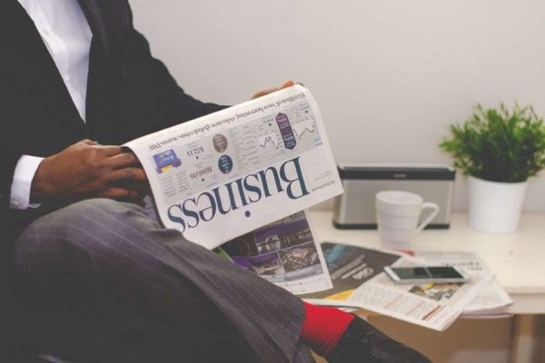 picography-man-reading-newspaper-thumb-1-600x400.jpg