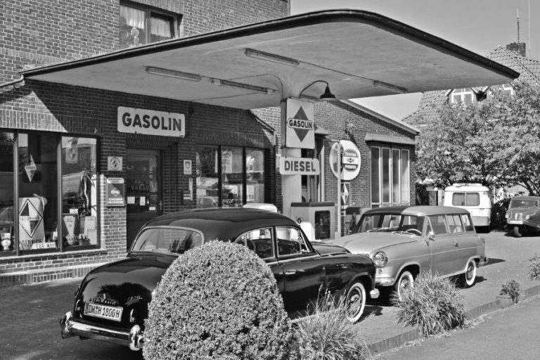 black Old Station Transport vintage white free photo CC0