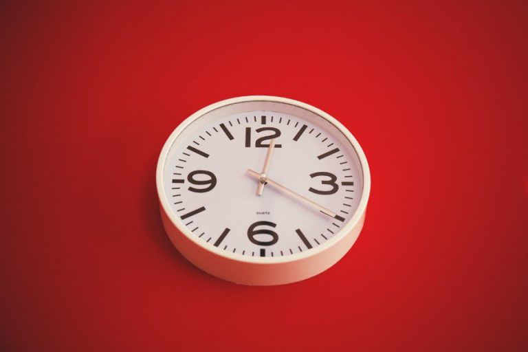 Background CC0 Clock High-Resolution red Stock wall white free photo CC0