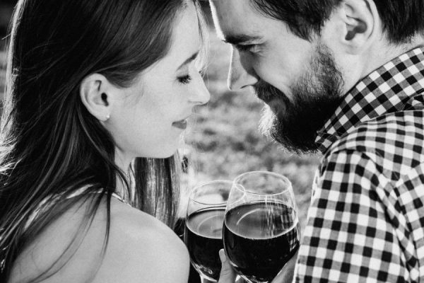 picography-woman-man-drinking-red-wine-small-2-600x400.jpg