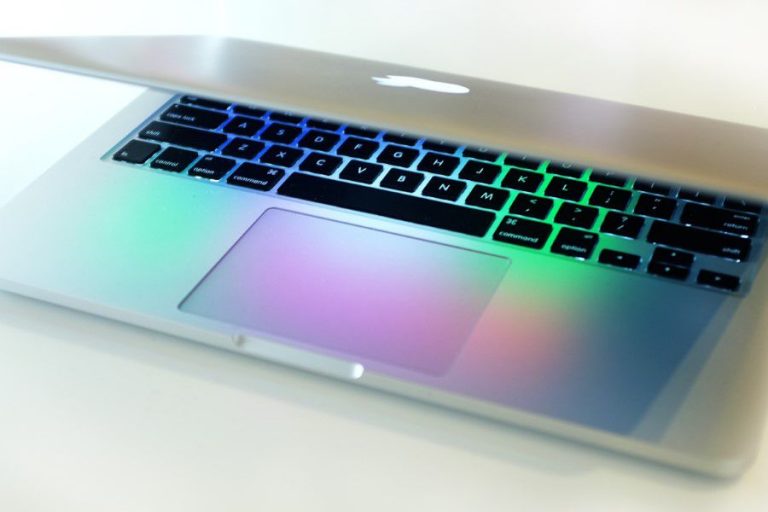 Color computer Illuminated Mac Macbook monitor Pro Screen technology free photo CC0