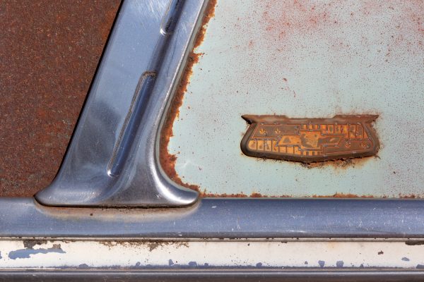 picography-rusty-chevy-badge-600x400.jpg