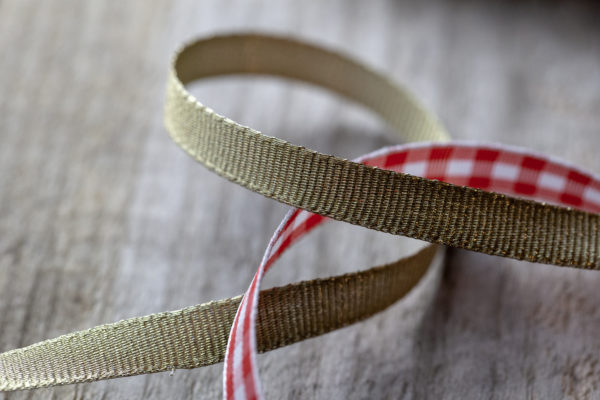 picography-festive-gold-and-plaid-ribbon-600x400.jpg