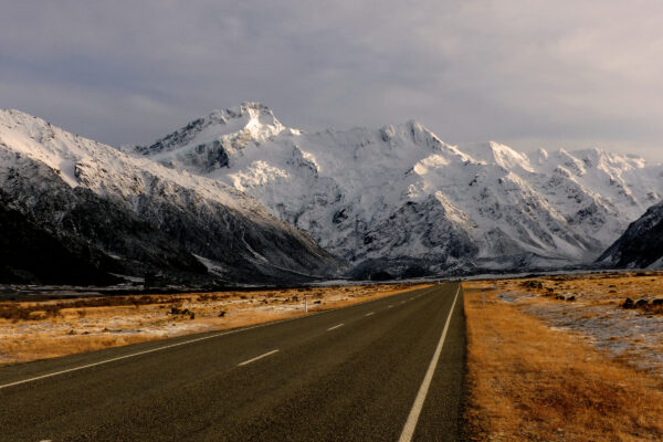 picography-scenic-road-snowy-mountains-600x400.jpg