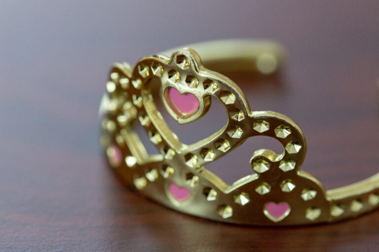 Close-Up heart jewelry macro Object plastic princess queen royal table texture Toy free photo CC0