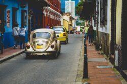 picography-cars-on-carribean-streets