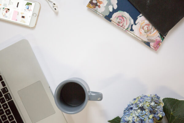 picography-coffee-laptop-flowers-phone-6