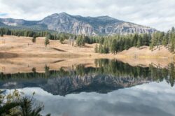 picography-alpine-lake-becomes-a-natural-mirror