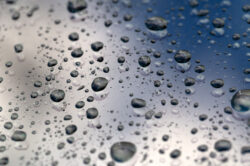 picography-water-droplets-on-glass-window