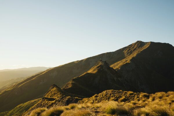 picography-grassy-sides-of-dry-mountain-range-600x400.jpg