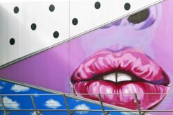 picography-lips-graffiti