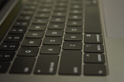 picography-black-laptop-keyboard