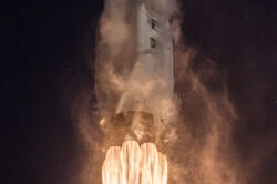 picography-spacex-rocket-thrusters-ignition