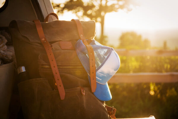 picography-backpack-hiking-hat-sun-600x400.jpg