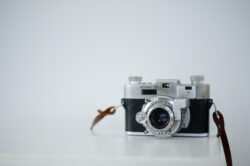 picography-white-space-vintage-camera