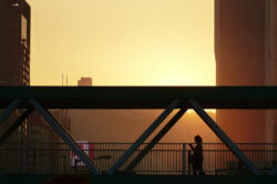 picography-city-sunset-bridge-walk
